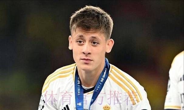 马卡:居勒尔未出战米兰因右腿不适 皇马不让他冒险 马卡:居勒尔未出战米兰因右腿不适 皇马不让他冒险